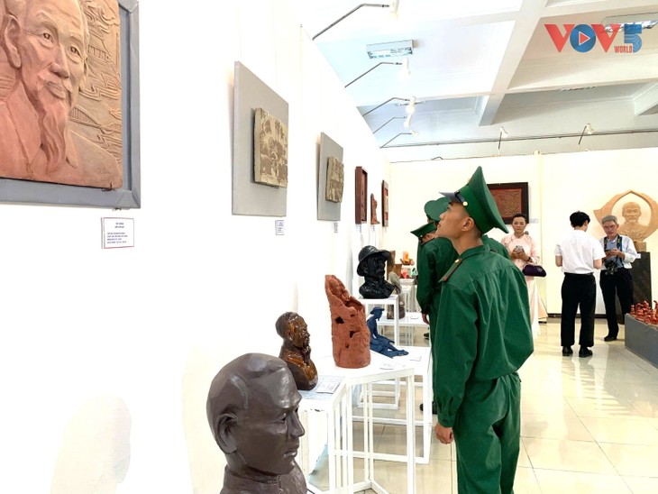 Khai mạc triển lãm “Không gian di sản văn hóa Chủ tịch Hồ Chí Minh ở Huế” - ảnh 1