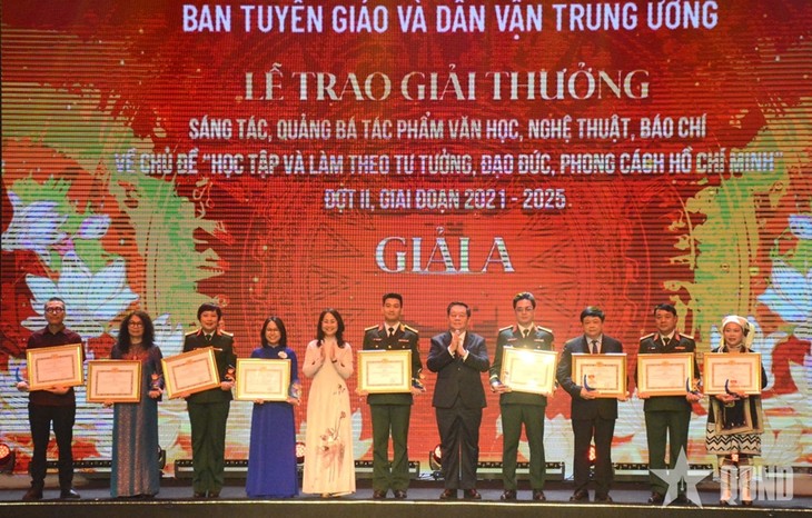 Trao giải thưởng sáng tác, quảng bá tác phẩm, văn học, nghệ thuật, báo chí  - ảnh 1