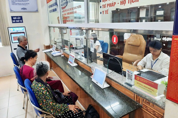 Ngày đầu tiên vận hành thử nghiệm chính quyền địa phương 2 cấp ở Hà Nội - ảnh 1