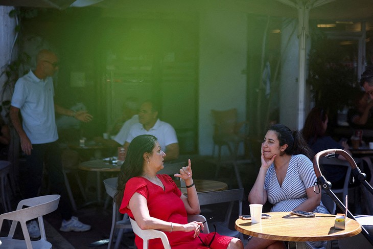 Đại sứ quán Việt Nam tại Israel tạm dừng tiếp nhận đăng ký sơ tán công dân - ảnh 1