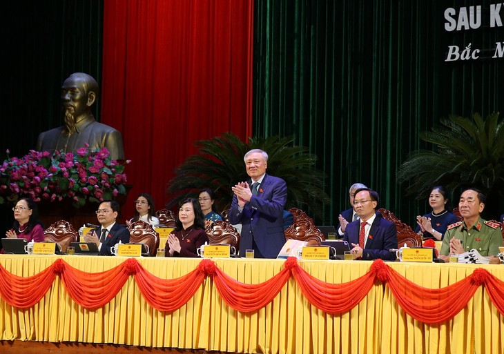 Phó Thủ tướng Thường trực Chính phủ Nguyễn Hòa Bình tiếp xúc cử tri tỉnh Bắc Ninh - ảnh 2