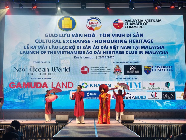 Đoàn nghệ thuật  Việt Nam biểu diễn tại Malaysia - ảnh 2