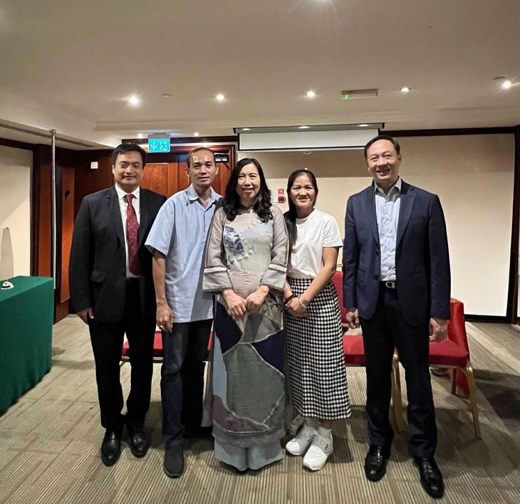 Thứ trưởng Bộ Ngoại giao Lê Thị Thu Hằng thăm cộng đồng người Việt tại Malta - ảnh 4