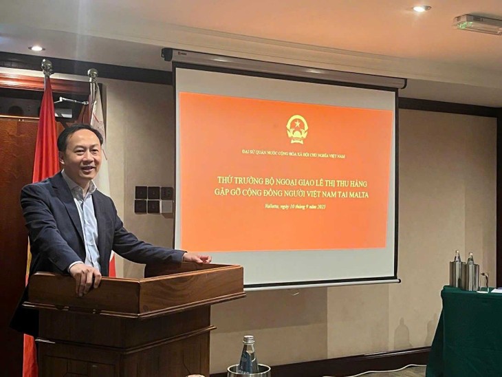 Thứ trưởng Bộ Ngoại giao Lê Thị Thu Hằng thăm cộng đồng người Việt tại Malta - ảnh 1