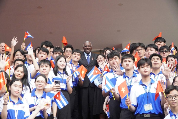 Chủ tịch Quốc hội Cuba thăm và làm việc với HUFO và Trường Đại học Sư phạm kỹ thuật Thành phố Hồ Chí Minh - ảnh 1