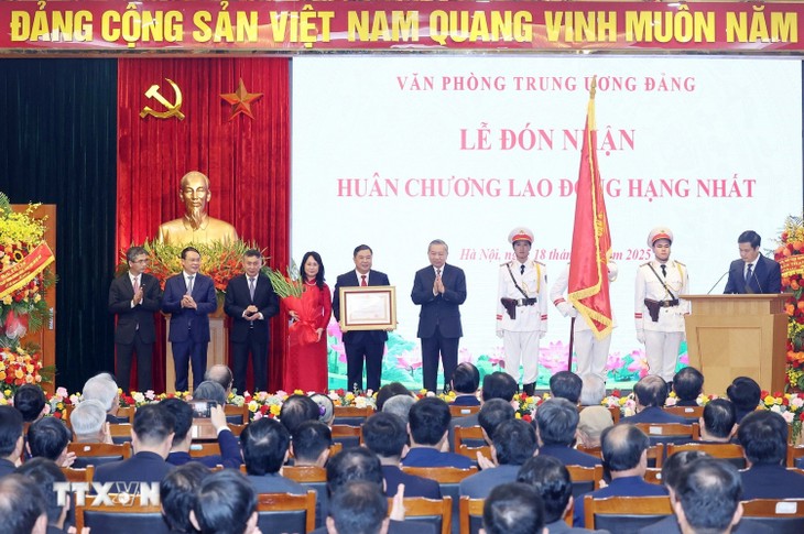 Tổng Bí thư Tô Lâm dự lễ kỷ niệm 95 năm Ngày truyền thống Văn phòng Trung ương Đảng - ảnh 1