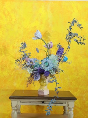 Trình diễn cắm hoa - hướng về bà con vùng lũ - ảnh 1