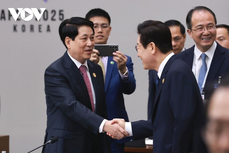 Chủ tịch nước Lương Cường dự Phiên họp thứ hai Hội nghị các nhà lãnh đạo APEC lần thứ 32 - ảnh 3