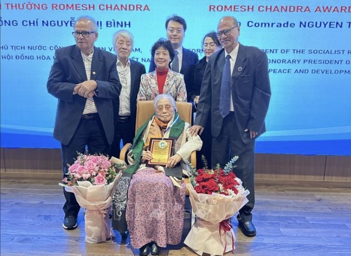 Giải thưởng Romesh Chandra vinh danh nguyên Phó Chủ tịch nước Nguyễn Thị Bình  - ảnh 1