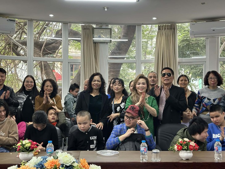 Những tấm lòng nhân ái quan tâm tới các em nhỏ có hoàn cảnh đặc biệt - ảnh 5