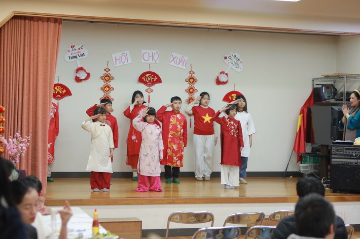 Hội chợ Xuân gắn kết cộng đồng, lan tỏa tiếng Việt tại Osaka - ảnh 5
