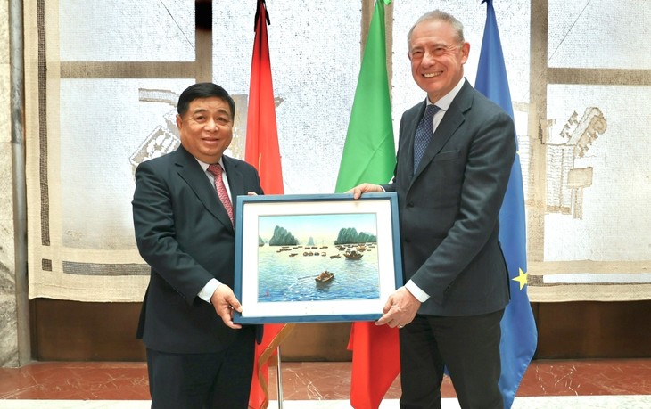 Thúc đẩy ngoại giao kinh tế, tăng cường kết nối thương mại - đầu tư giữa Việt Nam và Italy - ảnh 1