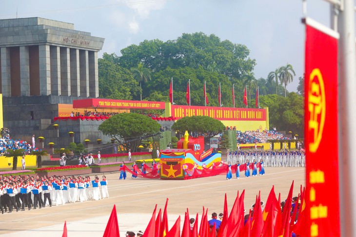 Российские друзья говорят о Вьетнаме по случаю 80-летия Дня Независимости: от героических воспоминаний до уверенности в перспективе развития страны - ảnh 2