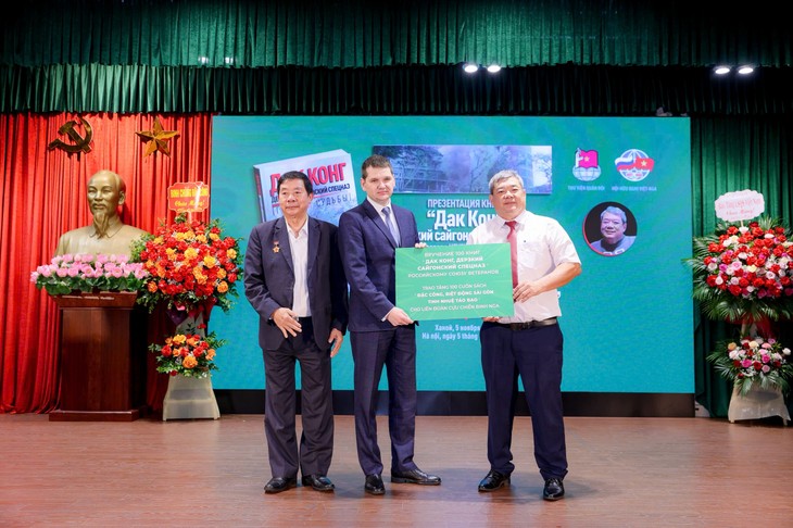 Презентация книги на русском языке «Дак Конг – дерзкий сайгонский спецназ/герои и судьбы» - ảnh 2