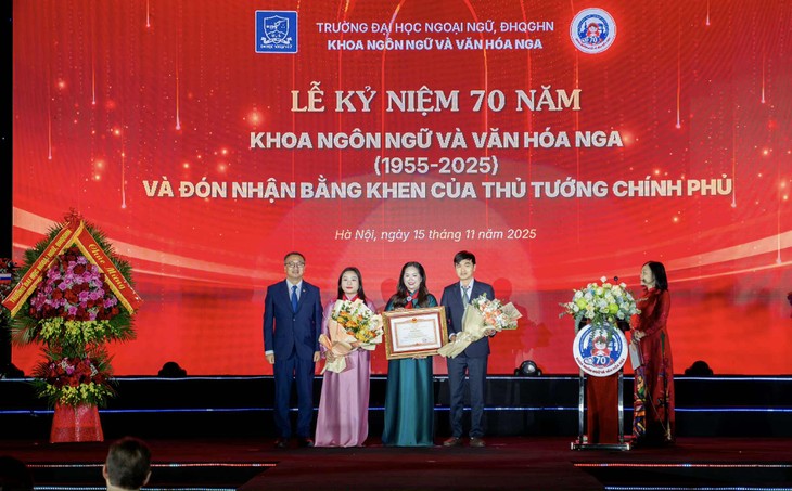 От учебных аудиторий к международному сотрудничеству: 70 лет Факультета русского языка и русской культуры - ảnh 1