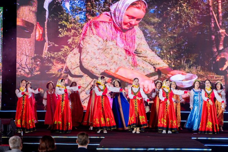 От учебных аудиторий к международному сотрудничеству: 70 лет Факультета русского языка и русской культуры - ảnh 5