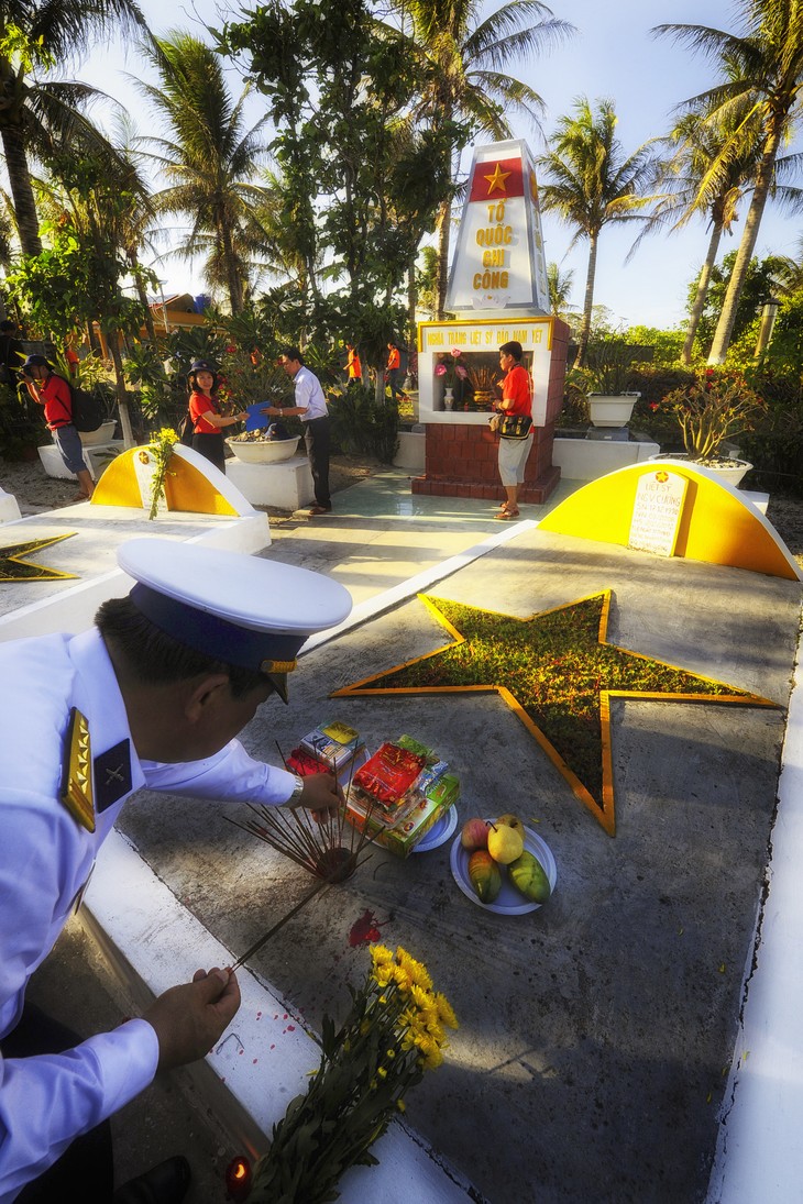 Triển lãm Trường Sa trong ta - Hội tụ tình yêu biển đảo - ảnh 8