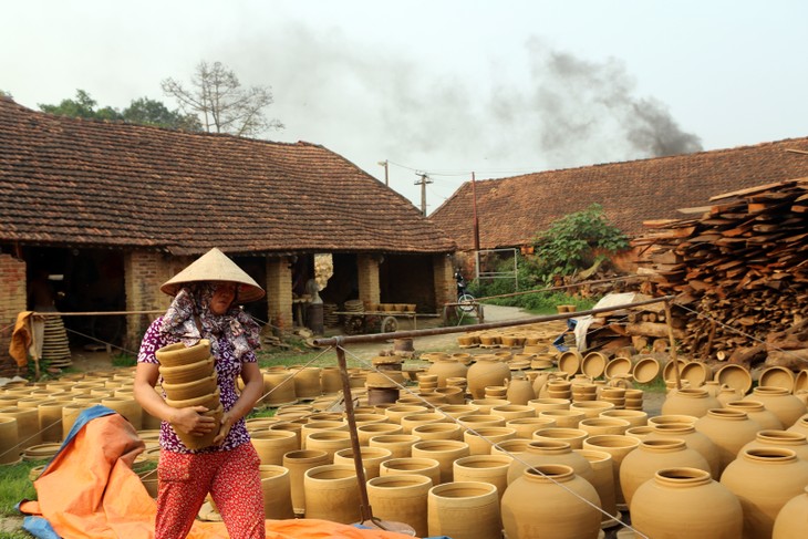 Sắc màu cuộc sống qua ống kính Lê Bích - ảnh 12