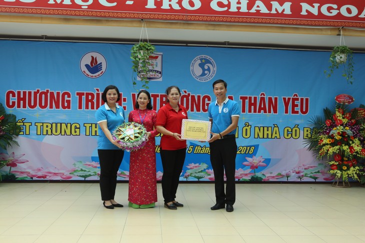 1000 thông điệp yêu thương của học sinh Thủ đô ngày khai trường hướng về Trường Sa - ảnh 11