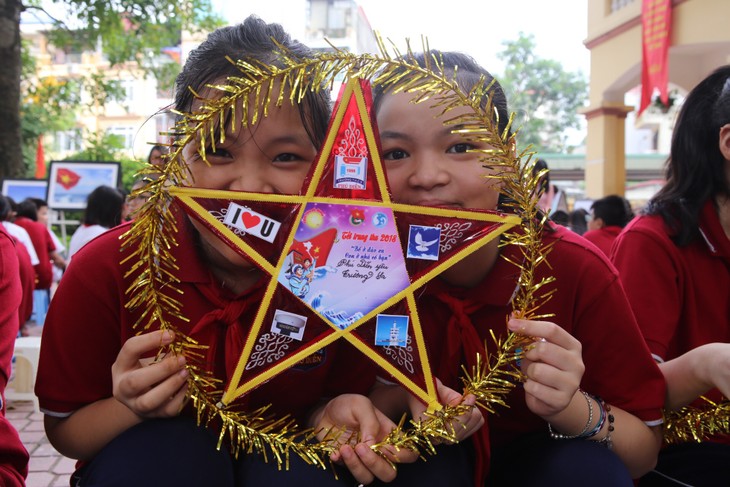 1000 thông điệp yêu thương của học sinh Thủ đô ngày khai trường hướng về Trường Sa - ảnh 8