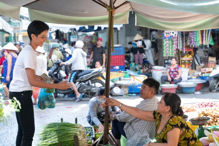 Images reveal daily life of H’Hen Nie as she captures int’l media’s attention - ảnh 6