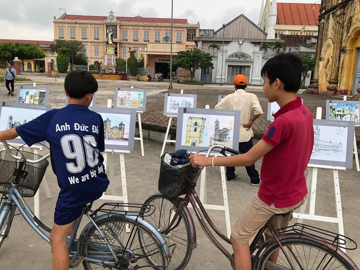 Giáo dân Bùi Chu 'phát hiện' nhà thờ của mình lộng lẫy trên... ký họa - ảnh 2