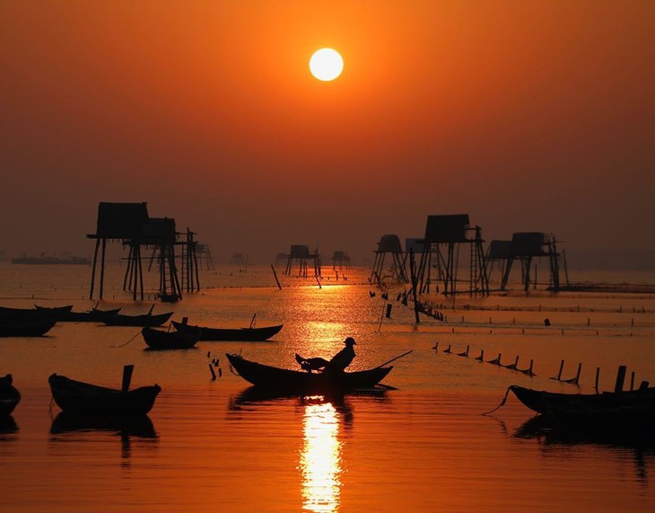 Triển lãm thiện nguyện “Hành trình Ánh sáng” thu hút đông đảo người ủng hộ - ảnh 19