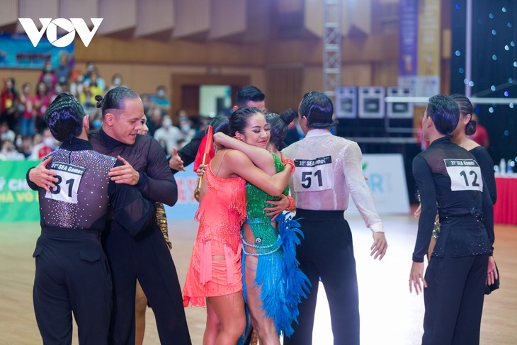 Phan Hiển cùng đồng đội mang về 5 HCV cho dancesport Việt Nam tại SEA Games 31 - ảnh 13