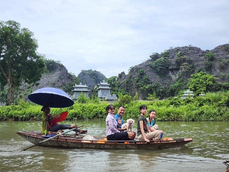 Người lái đò bên dòng sông Ngô Đồng - ảnh 6