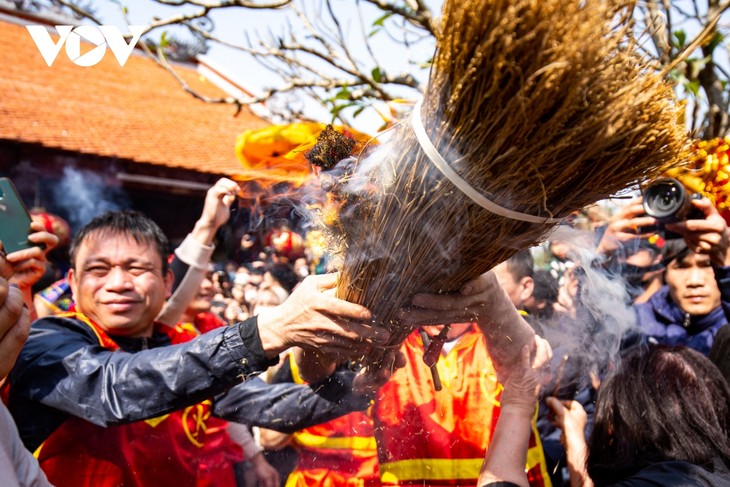 Làng Thị Cấm kéo lửa thổi cơm thi - ảnh 9