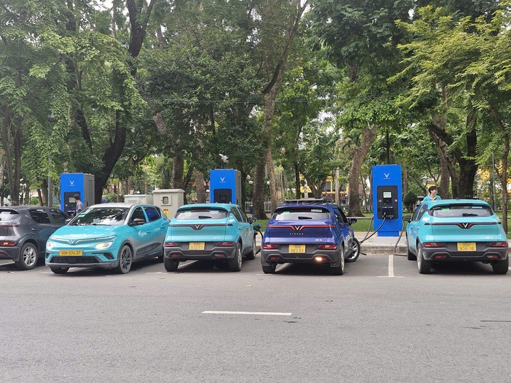 TP.HCM cam kết đủ trạm sạc, đủ điện để chuyển đổi xe xăng sang xe điện - ảnh 2