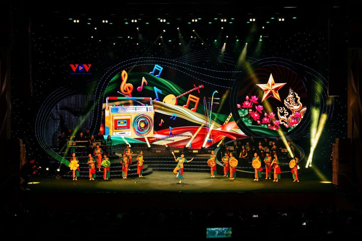 Khi tiếng ca trẻ thơ ngân vang với Đảng vẹn toàn niềm tin yêu - ảnh 3