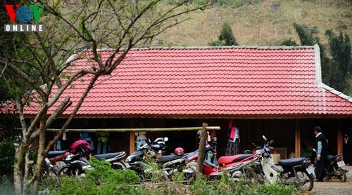 Etnicos Mong en Moc Chau saludan la llegada de la primavera - ảnh 5