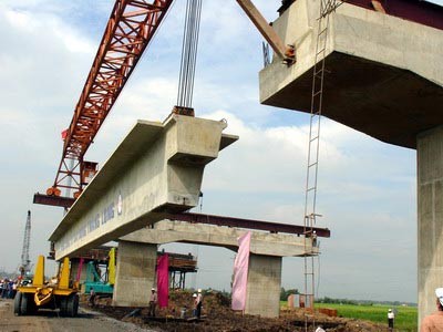 Premier vietnamita reclama perfeccionar la infraestructura vial del país  - ảnh 1