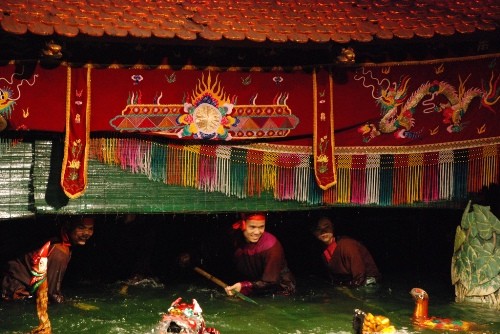 Marionetas acuáticas vietnamitas triunfan en La Habana - ảnh 3