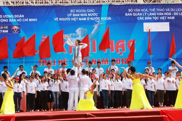 Jóvenes vietnamitas en ultramar expresan gratitud a los antepasados - ảnh 1