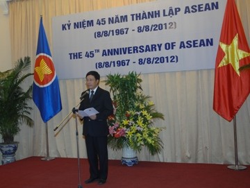 Vietnam y otros estados integrantes de ASEAN conmemoran su aniversario 45  - ảnh 1