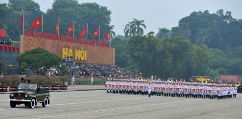 Otoño en la histórica Plaza de Ba Dinh - ảnh 2