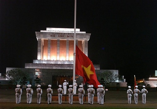 Otoño en la histórica Plaza de Ba Dinh - ảnh 3