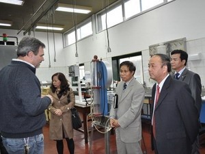 Expertos vietnamitas exploran la producción agrícola en Argentina - ảnh 1