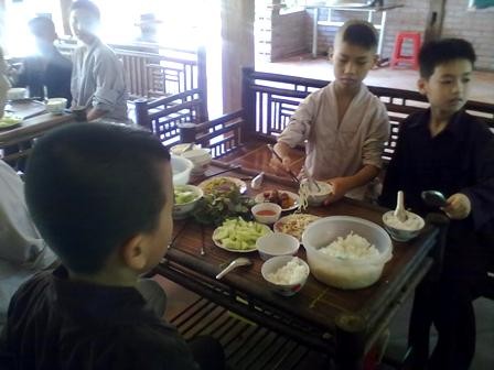 Pagoda Huong, techo que ampara a niños en situación difícil  - ảnh 2