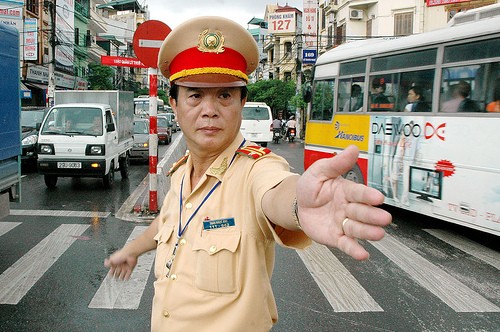 Mejora la seguridad vial en Hanoi y Ciudad Ho Chi Minh - ảnh 1