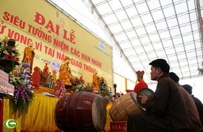 Vietnam recuerda  a víctimas fatales en desastres de tránsito - ảnh 1