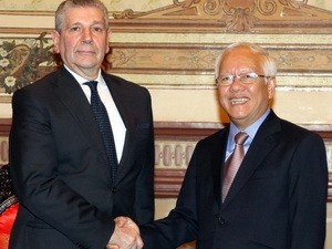 Ministro de defensa de Italia en Ciudad Ho Chi Minh - ảnh 1