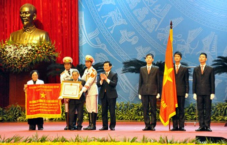 Acto conmemorativo oficial en Hanoi por el aniversario 40 del Acuerdo de París - ảnh 2