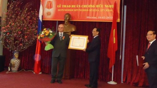 Amigo ruso condecorado con la Orden de la Amistad de Vietnam - ảnh 1