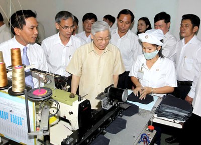 Líder partidista encomia el rápido desarrollo de la provincia de Binh Duong - ảnh 1