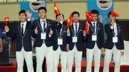 Gana Vietnam 3 medallas de oro en Olimpiada Internacional de Matemáticas 2013 - ảnh 1