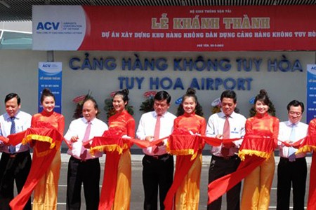 Queda abierta la zona de aviación civil del aeropuerto Tuy Hoa - ảnh 1