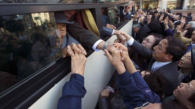 Corea del Sur llama a reanudar reunión de familias separadas por guerra - ảnh 1